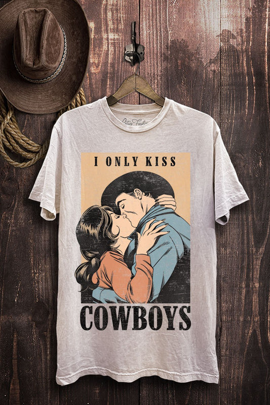 I Only Kiss Cowboys Western Graphic T-Shirt