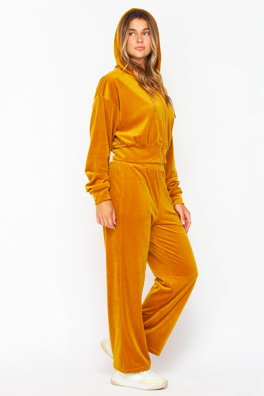 WEEKEND WARRIOR VELOUR JOGGER SET IN GOLD